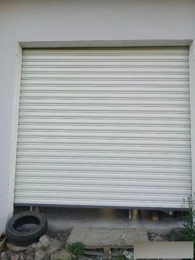 闵行区定做铝合金直条水晶门遥控车库门价格优惠