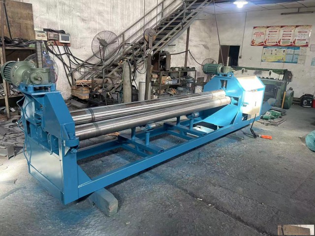 卷板机如何选择型号及规格卷板机价格