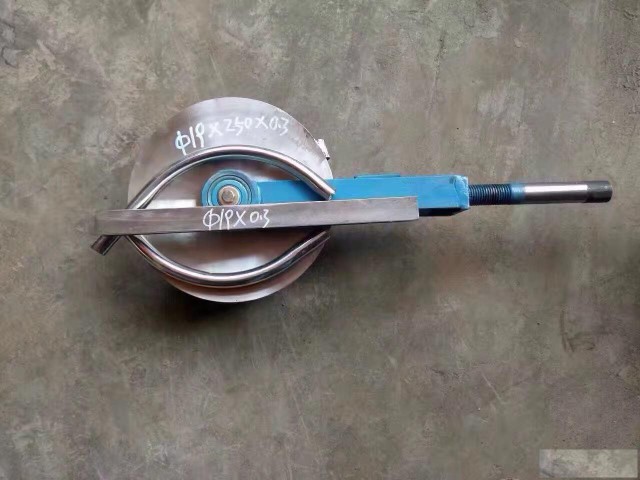 32型手动折弯机折弯机将金属板材弯成