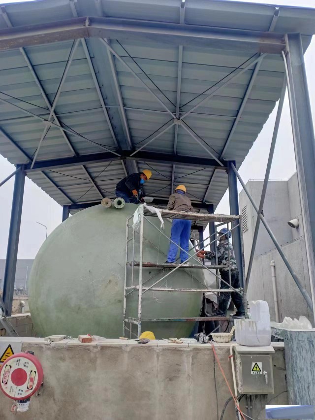 房山区洒水车水罐除锈防腐施工