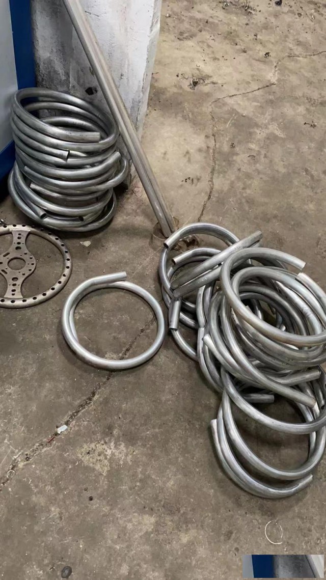 38形状小型弯管机金属管件设备的设计