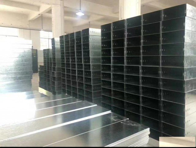 镀锌槽式梯式隔板式托盘式电缆桥架江西厂家直销欢迎实地考察工厂