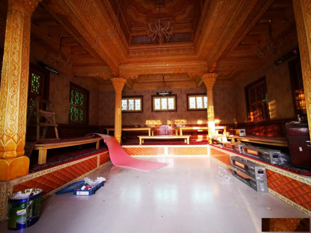 新疆茶室中的温暖守护者