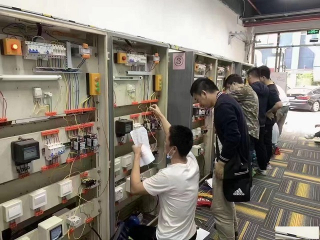 报考中高级电工证要什么条件？