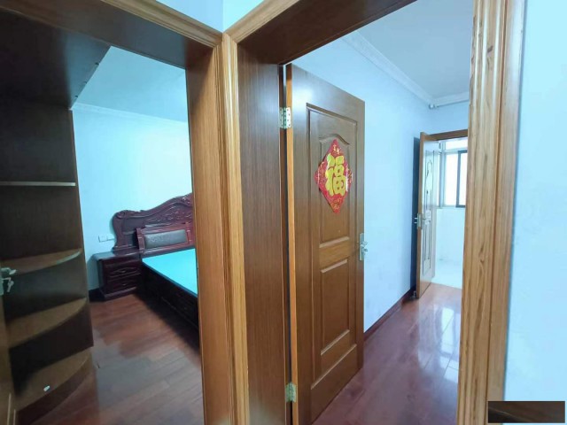 精装修温馨两居室