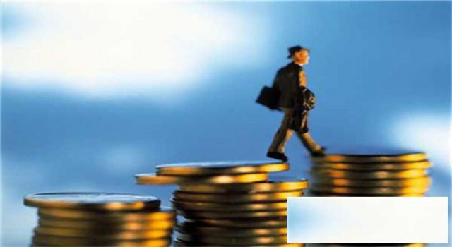 庆言理财8.16黄金依旧围绕回调布局,最新走势及操作建议策略