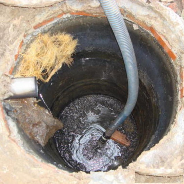 嵩明化粪池清理沉淀池清理市政管道清淤河道清淤专车抽粪抽淤泥