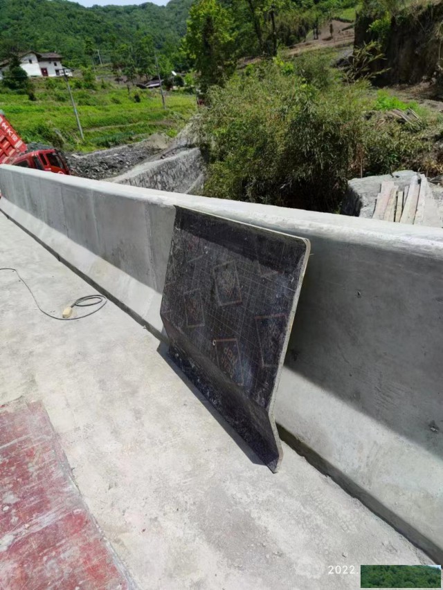 圆柱模板-绿茵-圆柱木模板-木质圆柱子模板-加工厂家