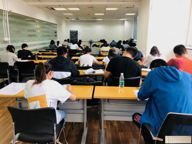 想自学又怕效率低备考五年制专转本报班通过率会提高吗