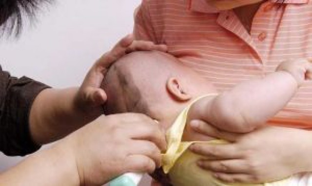 胎毛笔现场制作专家全程看着制作免费理胎毛免费上门服务