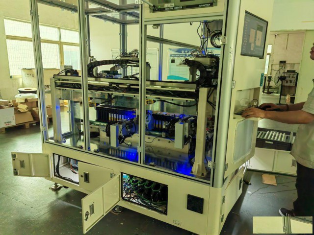 SR全自动擦拭机注液孔