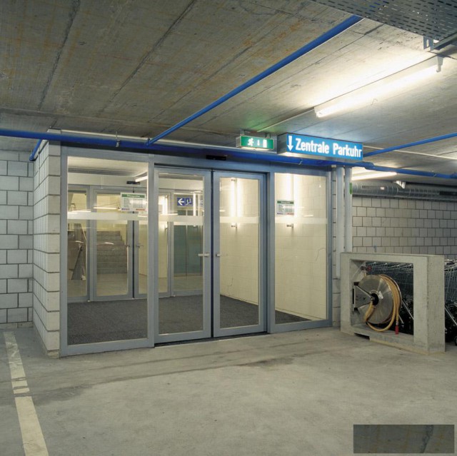 海淀区安装钢化玻璃门肯德基门安装专业团队