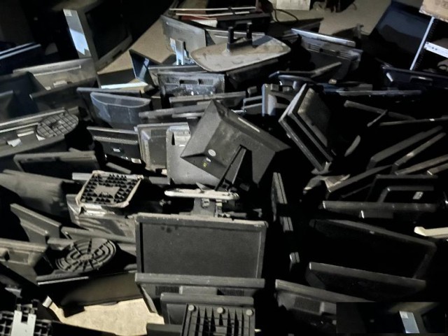 回收电脑交换机服务器线路板UPS电池仪器