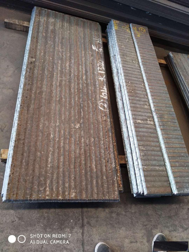 高铬堆焊耐磨板高铬双合金复合耐磨衬板