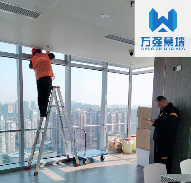 四川万强为成都锦江区写字楼玻璃幕墙保驾护航