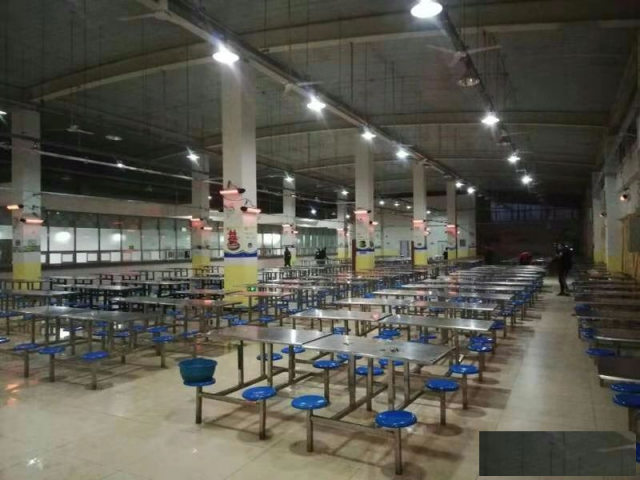 伟而特红外供暖破解新疆中学食堂高大空间取暖困局