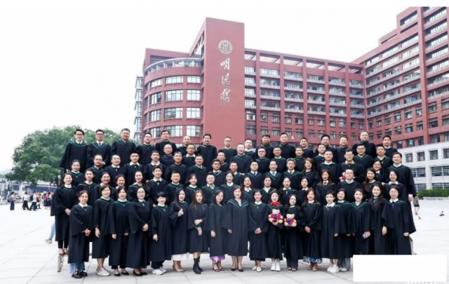 转折即机遇，人大女王中外合办金融硕士塑造国际化人才！