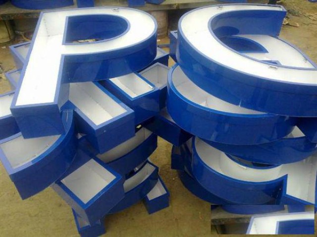 上海虹口区灯箱广告牌制作，霓虹灯制作，无边字制作