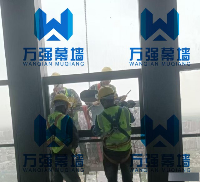 成都幕墙玻璃更换安装施工，选择四川万强让您更省心