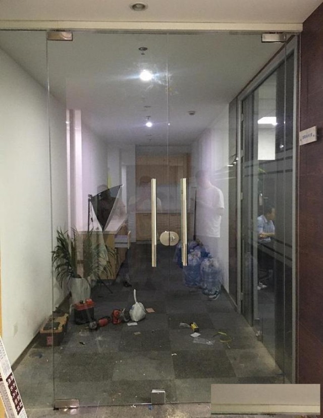 北京玉堂玻璃门厂家换地锁