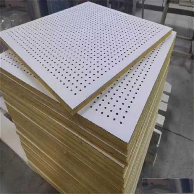 源头厂家直供复合穿孔吸音板阻燃环保规格支持定制