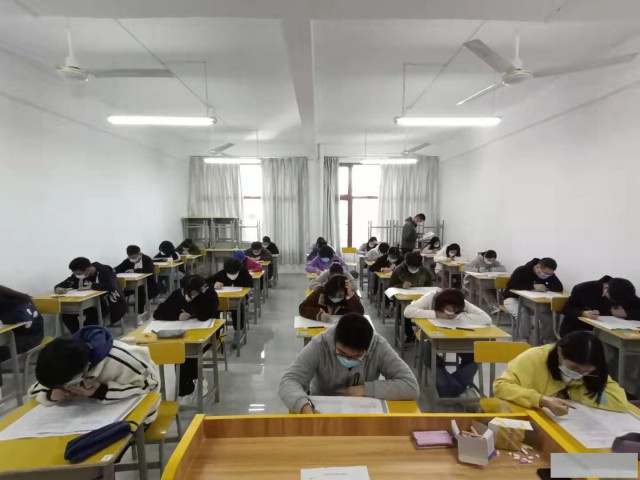 江苏瀚宣博大五年制专转本：永远不要否定自己