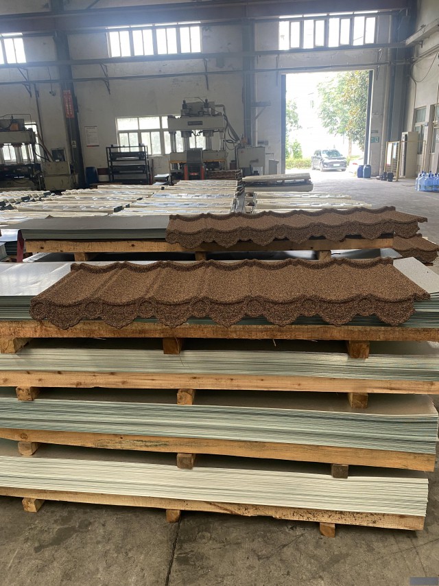 铭臣建材彩砂金属瓦农村自建房别墅建材能用三十年