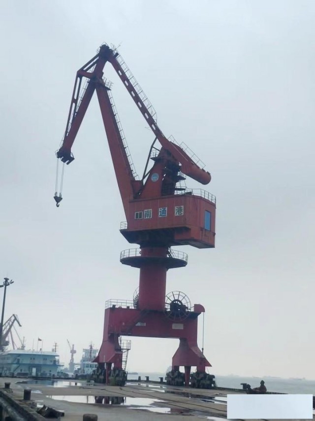 上海地区废旧码头吊回收宝山区港口废旧港机岸桥回收价格