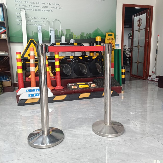 伸缩立柱银行柱不锈钢立柱