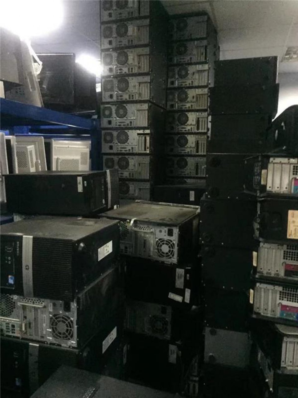 长期高价回收公司电器电脑空调旧服务器均可以上门