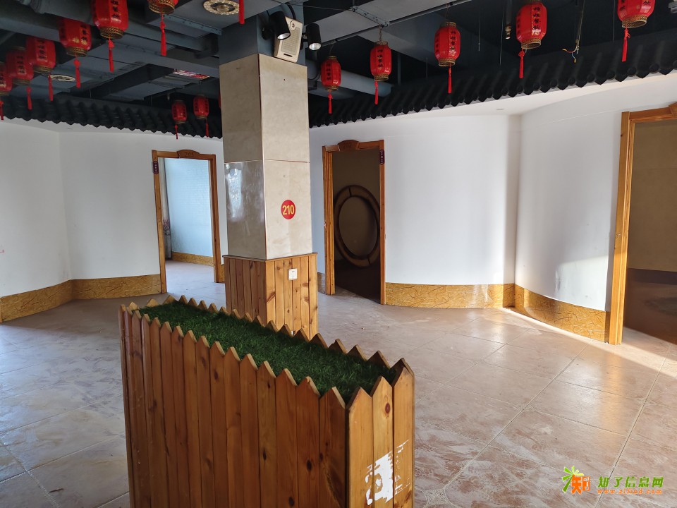 特佳铺编号25107新华区摩卡小镇400平临街店铺出租可分租